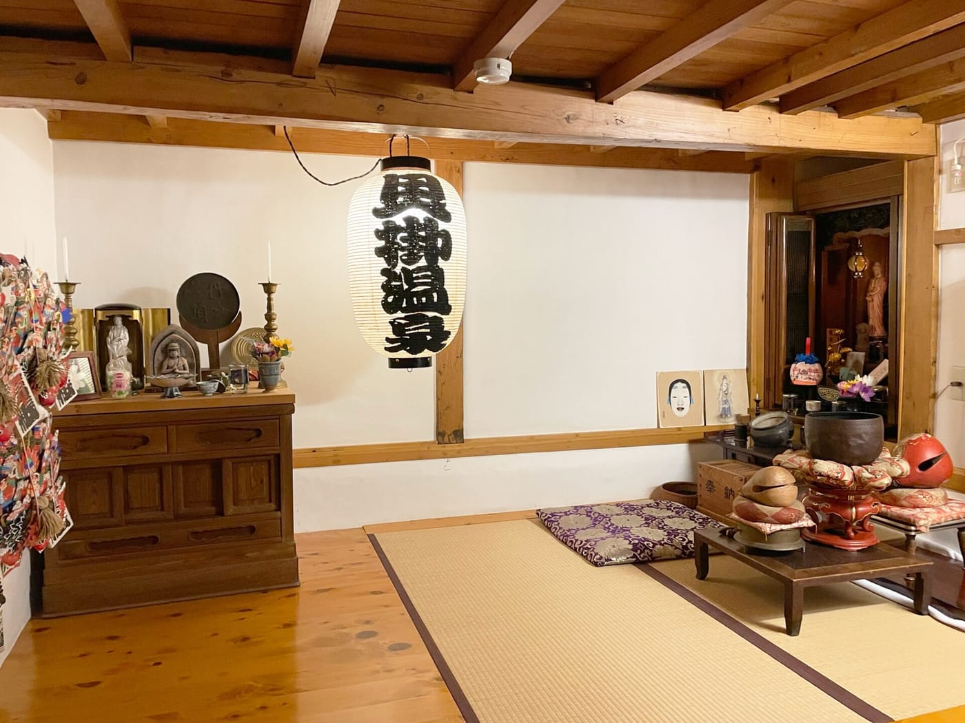Buddhist altar, Buddhist practice