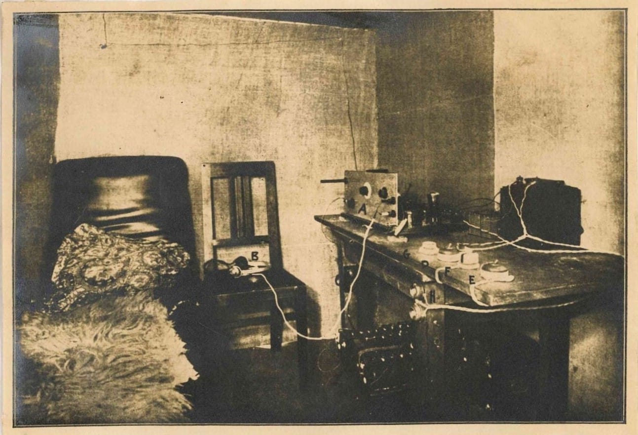 Cazzamalli's Faraday cage experiment